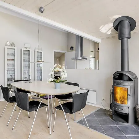 別荘 Amazing Home In Sjolund With Sauna Sjølund