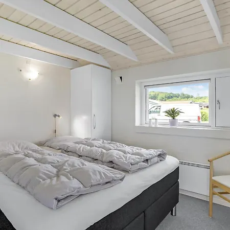 Cozy In Sjolund With House Sea View Hejls